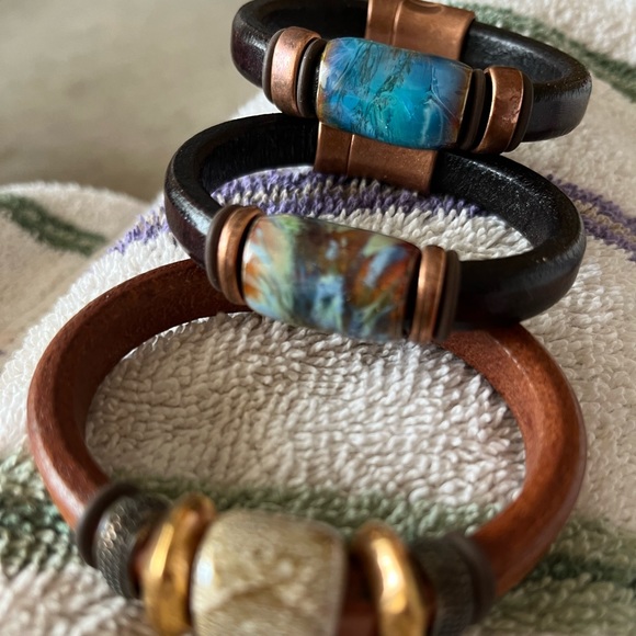 Bracelets - Picture 3 of 5